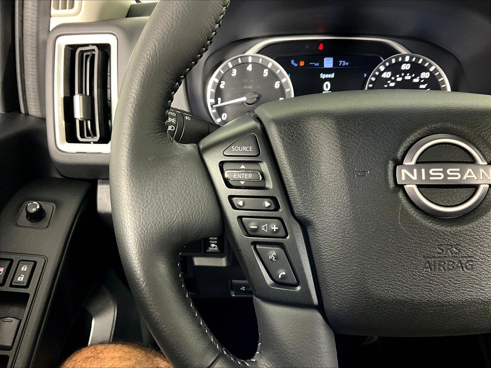 Used 2025 Nissan Frontier SL AWD/4WD image 12