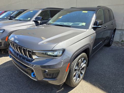 Used 2022 Jeep Grand Cherokee Overland w/ Advanced Protech Group III image 2