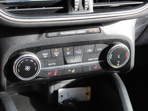 Used 2022 Ford Escape SE w/ Cold Weather Package image 24