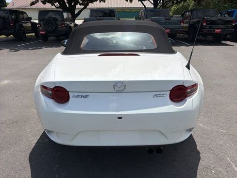 Used 2019 MAZDA MX-5 Miata Sport w/ I-ACTIVSENSE Sport Package RWD image 4