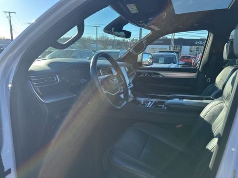 Used 2022 Jeep Grand Wagoneer Series I image 9