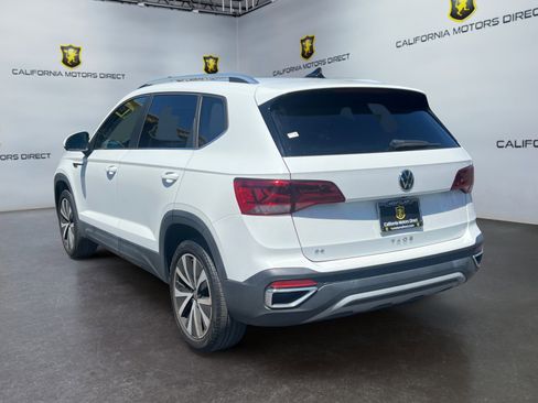 Used 2022 Volkswagen Taos SE FWD image 3