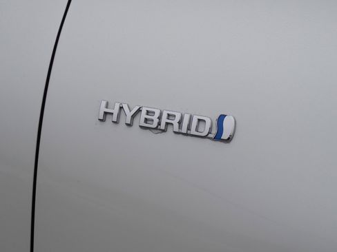 Used 2021 Toyota Venza XLE w/ Carpet Mat Package (TMS) image 6