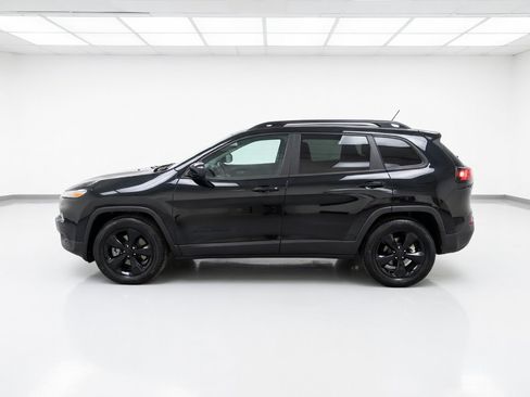Used 2018 Jeep Cherokee Latitude w/ Altitude Package FWD image 22