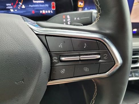 Used 2025 Chevrolet Traverse LT image 37