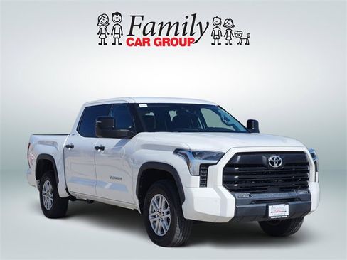 Used 2022 Toyota Tundra SR5 w/ SR5 Convenience Package image 2