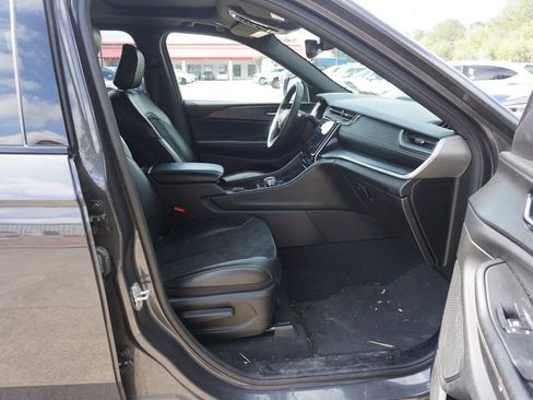 Used 2024 Jeep Grand Cherokee Altitude AWD/4WD image 16