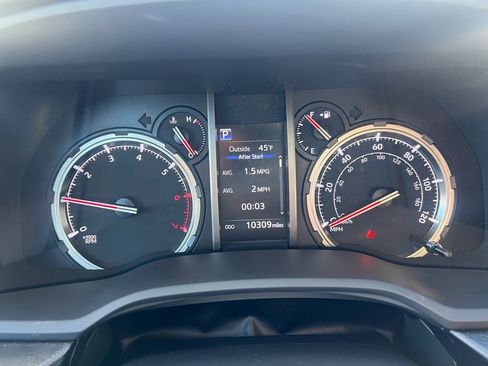 Used 2024 Toyota 4Runner TRD Off-Road Premium image 6