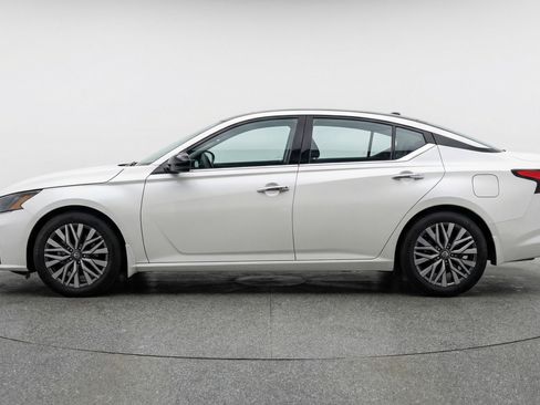 Used 2025 Nissan Altima 2.5 SV image 5