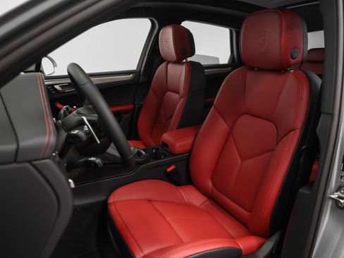 Certified 2026 Porsche Macan Turbo AWD/4WD image 5