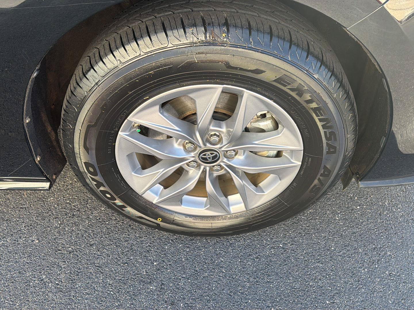 Used 2023 Toyota Sienna XLE FWD image 40