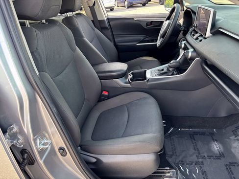 Used 2025 Toyota RAV4 LE AWD/4WD image 32