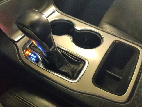 Used 2020 Jeep Grand Cherokee Laredo w/ Laredo X Package image 26