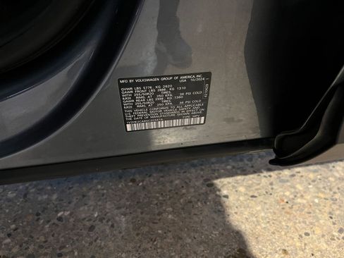 Used 2025 Volkswagen Atlas Cross Sport SE image 30