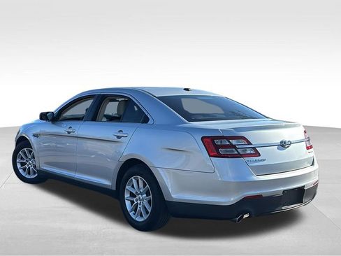Used 2015 Ford Taurus SE image 5