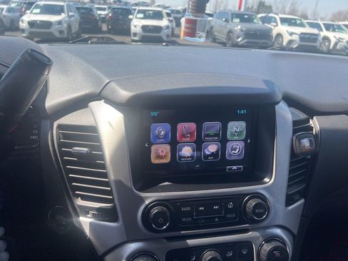 Used 2017 GMC Yukon XL SLT w/ Premium Edition AWD/4WD image 2