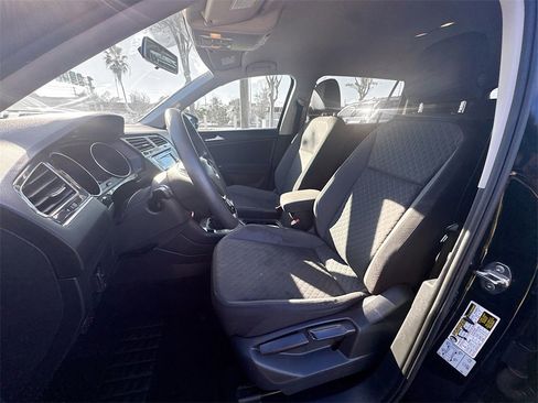 Used 2018 Volkswagen Tiguan S image 20