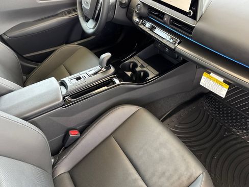 New 2027 Toyota Prius FWD image 18