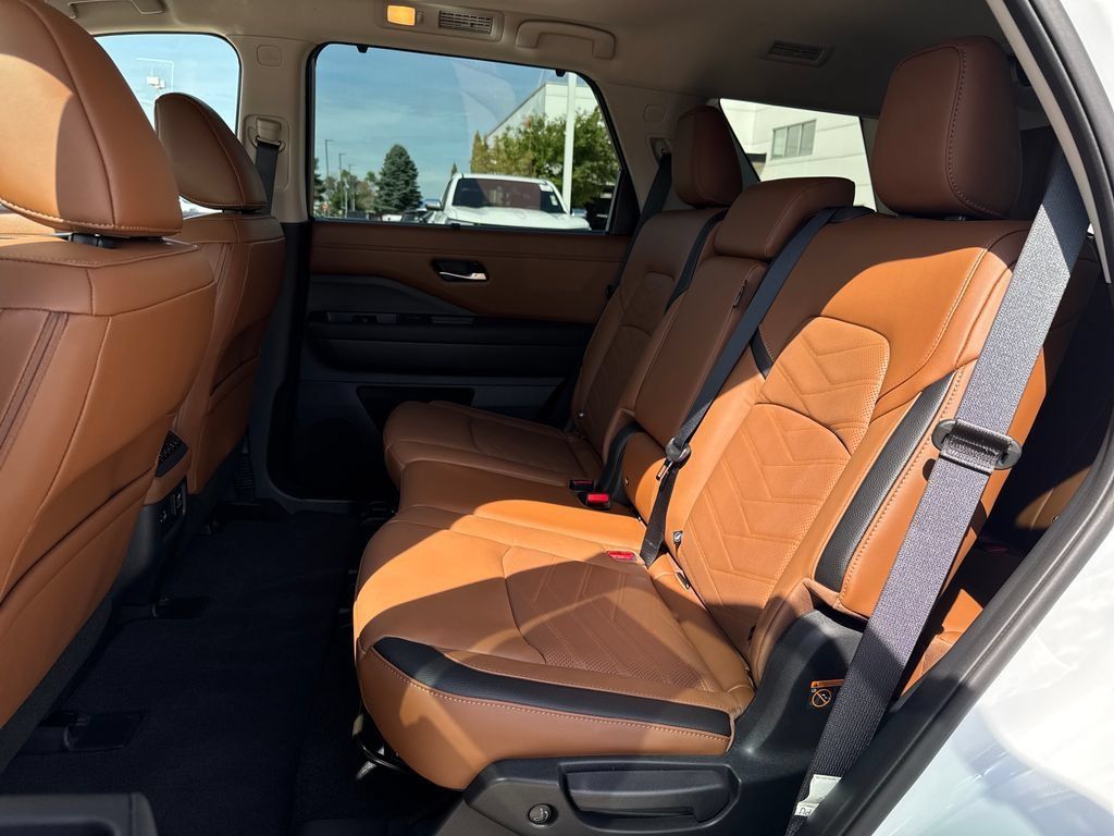 Used 2025 Nissan Pathfinder Platinum w/ Cargo Package AWD/4WD image 34