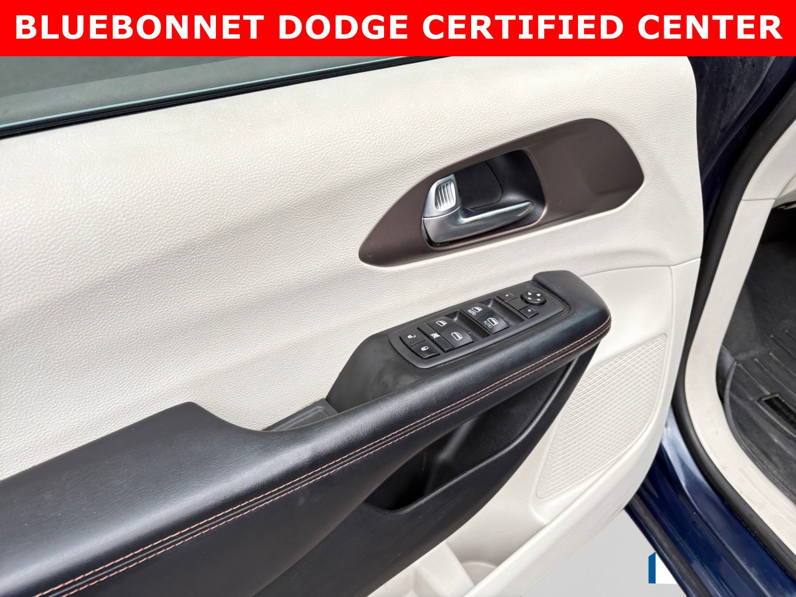 Used 2019 Chrysler Pacifica L FWD image 10