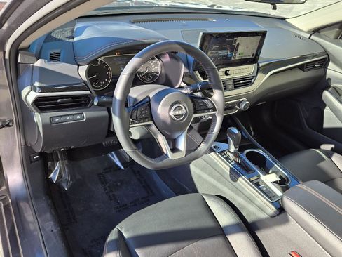 Used 2024 Nissan Altima 2.5 SR w/ SR Premium Package image 5