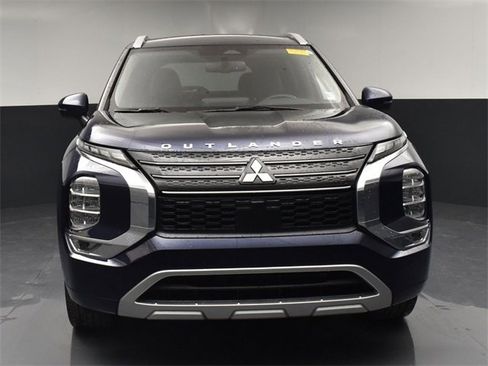 Used 2024 Mitsubishi Outlander SEL image 3