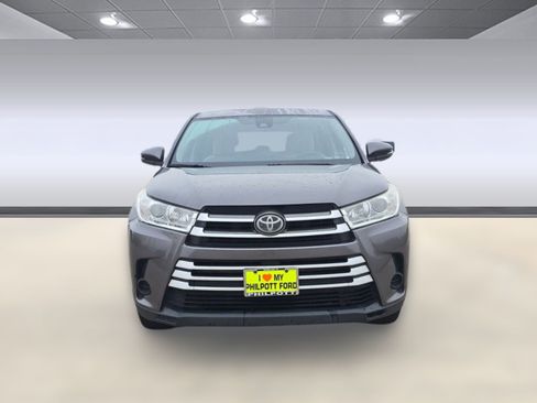 Used 2017 Toyota Highlander LE image 6