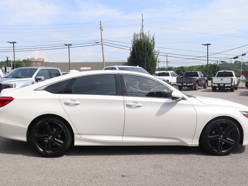 Used 2018 Honda Accord Sport image 5