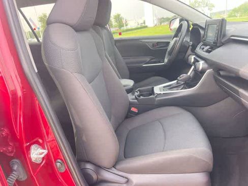 Used 2021 Toyota RAV4 LE FWD image 12