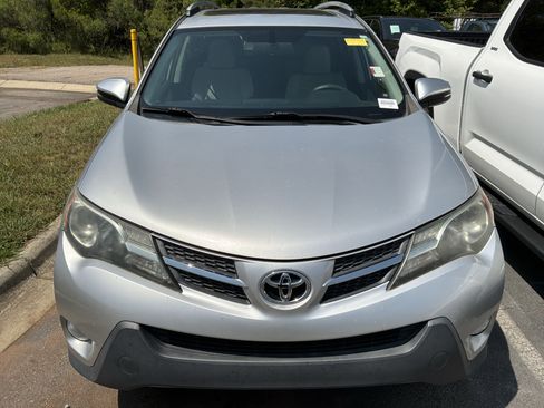 Used 2015 Toyota RAV4 XLE FWD image 2