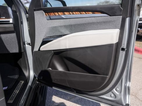 Used 2025 Cadillac Escalade Sport Platinum w/ LPO, Floor Liner Package image 27