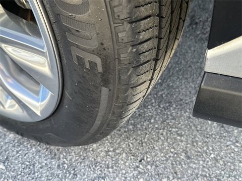 Used 2023 Toyota Highlander Limited image 12