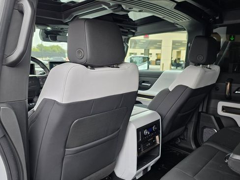 Used 2025 GMC Hummer EV 2X image 22