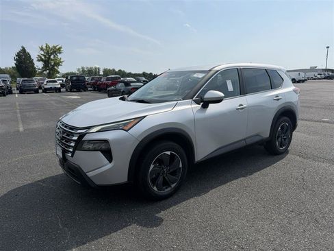 Used 2024 Nissan Rogue SV FWD image 18