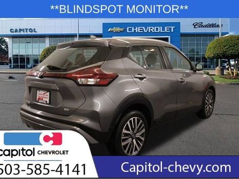 Used 2024 Nissan Kicks SV image 3