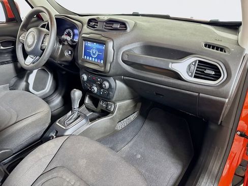 Used 2021 Jeep Renegade Latitude FWD image 26