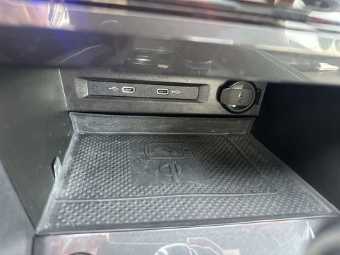 Used 2022 Volkswagen Tiguan SE R-Line image 38