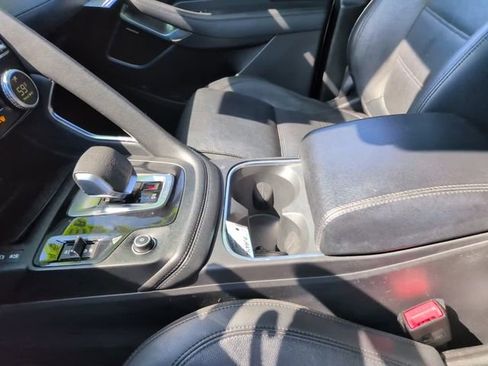 Used 2022 Jaguar E-PACE SE image 27