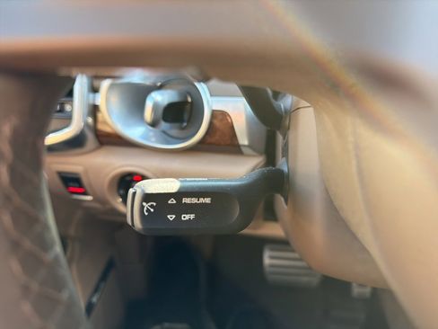 Used 2014 Porsche Cayenne Turbo S image 19