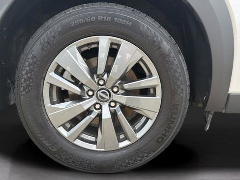 Used 2024 Nissan Pathfinder SV w/ SV Premium Package image 17