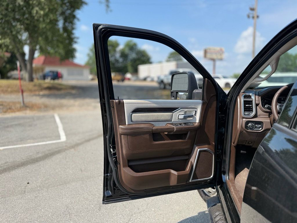 Used 2025 RAM 3500 Laramie AWD/4WD image 23