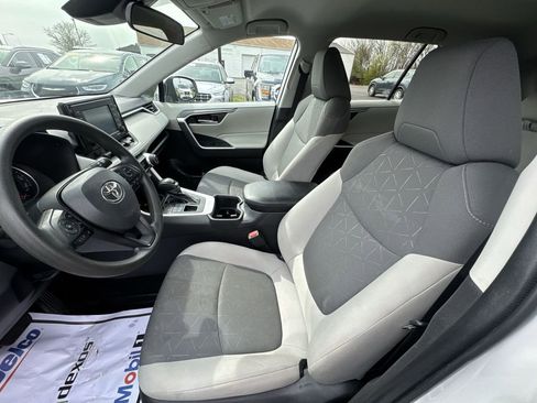 Used 2022 Toyota RAV4 XLE AWD/4WD image 11