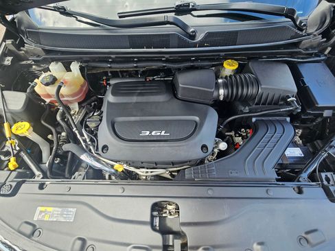 Used 2017 Chrysler Pacifica Touring-L FWD image 29