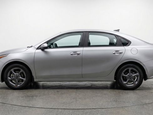 Used 2025 Kia K4 LXS image 5