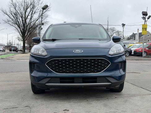 Used 2020 Ford Escape SE image 2