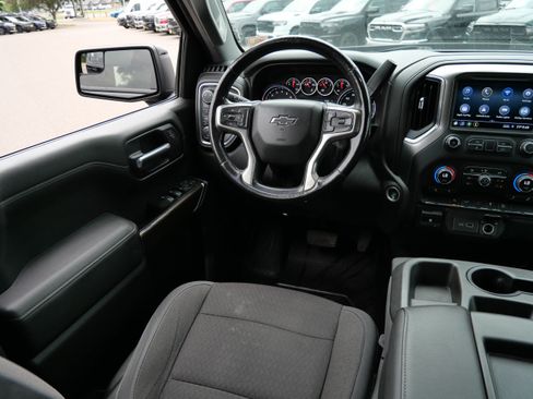 Used 2019 Chevrolet Silverado 1500 LT Trail Boss w/ Convenience Package AWD/4WD image 9