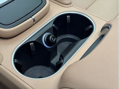 Used 2022 Porsche Cayenne Platinum Edition image 18