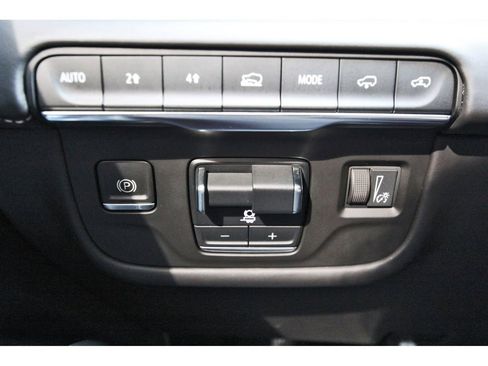 Used 2022 Cadillac Escalade Sport Platinum w/ LPO, ONYX Package image 23