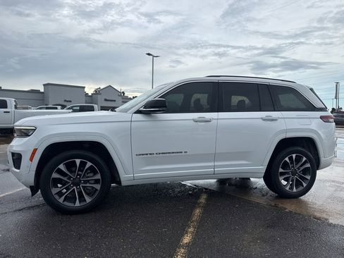 Used 2023 Jeep Grand Cherokee Overland w/ Adv Protech Group III RWD image 4