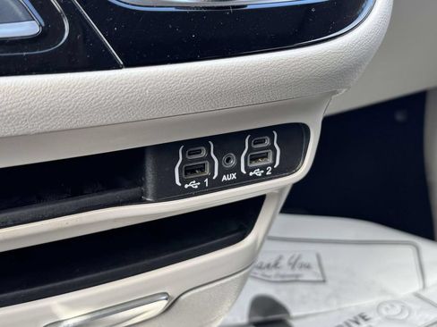 Used 2022 Chrysler Voyager LX FWD image 12